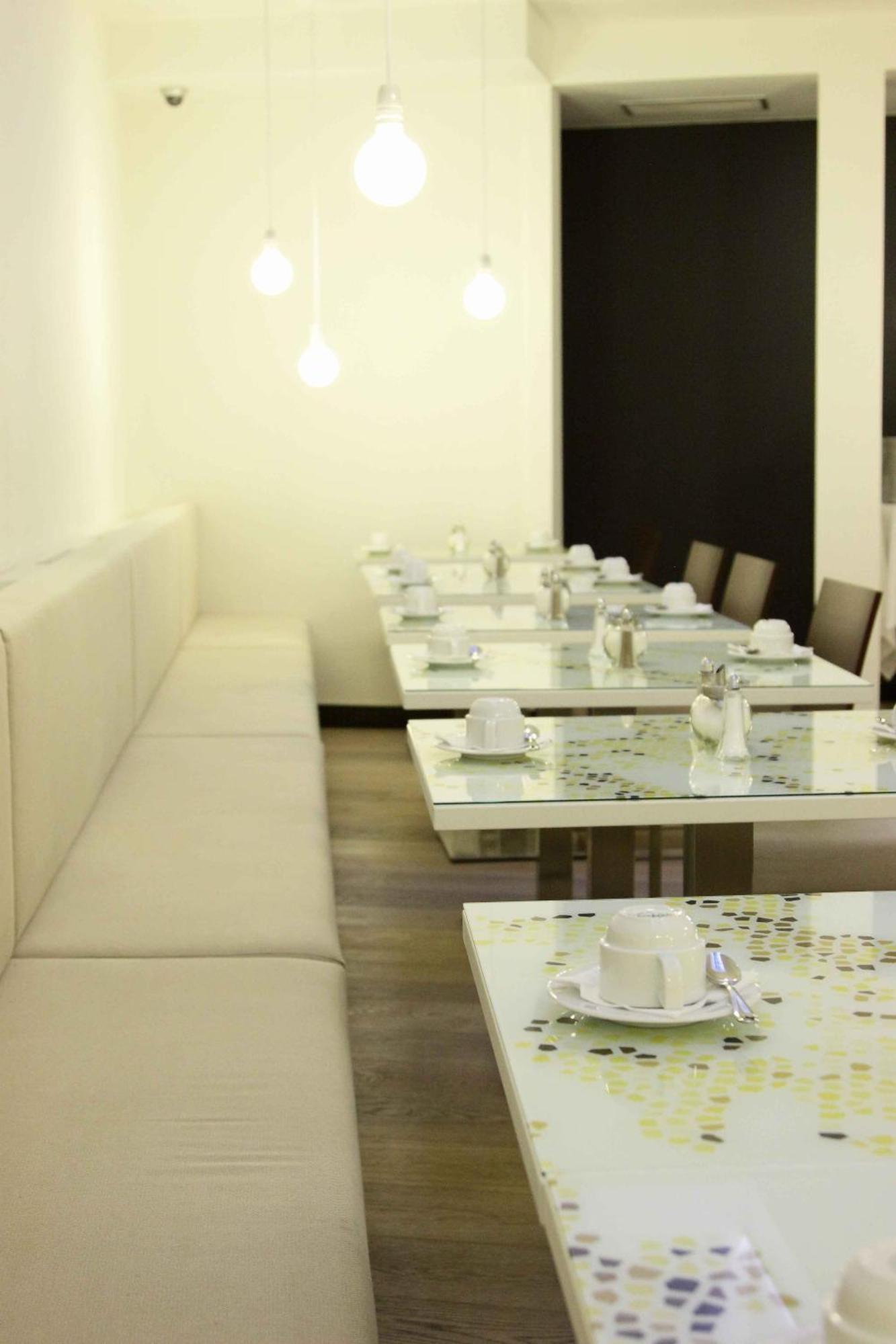 Pure White Hotel Prága Kültér fotó